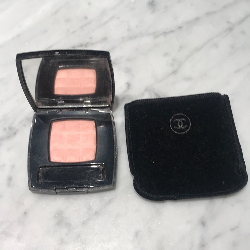 EUC Chanel light pink eyeshadow